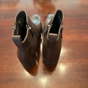 Brown waterproof boots. Brand new.